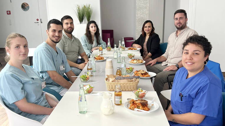 Erfahrungsbericht über das vielseitige Berufsbild des Integrationskoordinators, der den gesamten Prozess der internationalen Personalakquise organisiert und begleitet. 