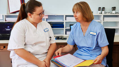 Das Projektbüro EinSTEP hat die Informations- und Schulungsunterlagen zur Pflegedokumentation nach dem Strukturmodell grundlegend überarbeitet.  Das Projektbüro EinSTEP hat die Informations- und Schulungsunterlagen zur Pflegedokumentation nach dem Strukturmodell grundlegend überarbeitet.