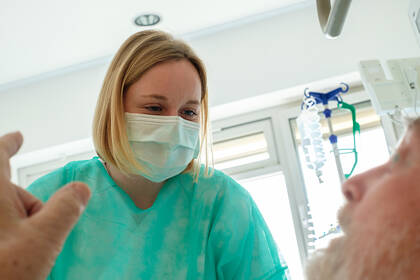 Die Deutsche Krankenhausgesellschaft (DKG) unterstützt den Referentenentwurf zum Pflegekompetenzgesetz und fordert klare Regelungen für heilkundliche Leistungen, Weiterbildung und interprofessionelle Zusammenarbeit im Krankenhaus. Die Deutsche Krankenhausgesellschaft (DKG) unterstützt den Referentenentwurf zum Pflegekompetenzgesetz und fordert klare Regelungen für heilkundliche Leistungen, Weiterbildung und interprofessionelle Zusammenarbeit im Krankenhaus.