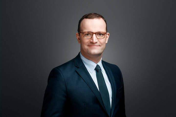 Spahn stellt mehr Pflegekräfte in Aussicht