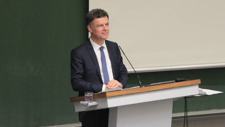 Maio: "Alle Disziplinen können von der Pflege lernen"