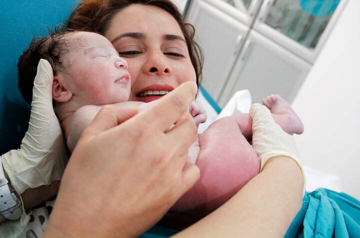 Hebammen befürchten Engpässe in der Geburtshilfe