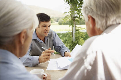 Der DBfK Nordwest fordert, Pflegeberatung gesetzlich Pflegefachpersonen mit Qualifikation zuzuweisen.  Der DBfK Nordwest fordert, Pflegeberatung gesetzlich Pflegefachpersonen mit Qualifikation zuzuweisen.