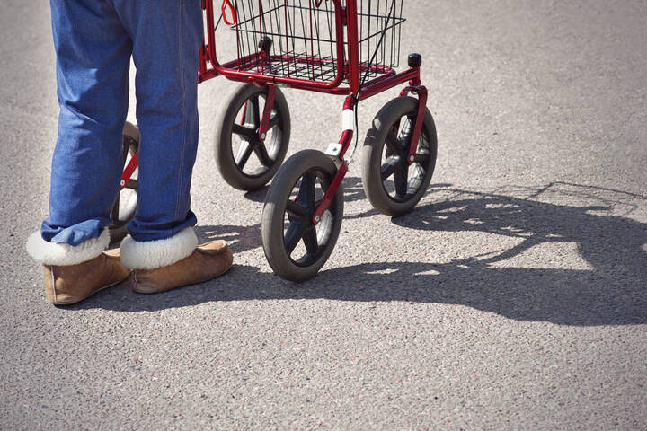 In der JVA Wittlich wurde eine neue Pflegeabteilung für älter werdende oder chronisch kranke Gefangene eröffnet. Barrierefreie Räume, Pflegebetten und spezialisierte Betreuung sorgen für eine menschenwürdige Unterbringung im Justizvollzug.