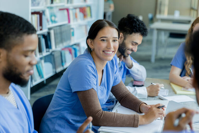 Mit dem Programm fördert das Robert Bosch Krankenhaus Stuttgart die berufliche Entwicklung von Studierenden und akademisch qualifizierten Pflegefachpersonen.