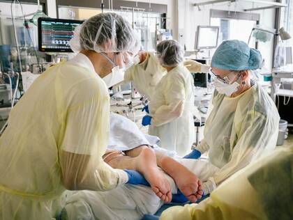 In einer aktuell publizierten Leitlinie beschreiben chinesische Pflegeexperten Maßnahmen für sowohl mäßig schwer als auch lebensbedrohlich erkrankte COVID-19-Patienten.