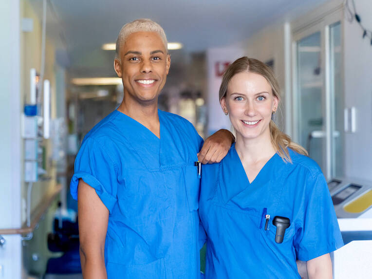 Das Spitalzentrum Oberwallis ist das einzige zertifizierte Krankenhaus im deutschsprachigen Raum im Programm "Pathway to Excellence". Ein Interview beleuchtet die Vorteile für Pflegepraxis und Teamkultur.