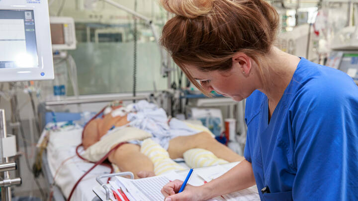 DGF: "Schlag ins Gesicht jeder Intensivpflegekraft"