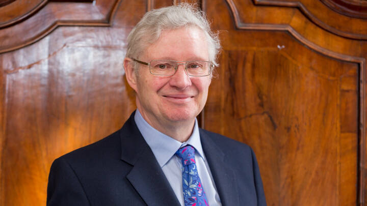 Lord Nigel Crisp hat auf dem Pflegetag Niedersachsen Hintergründe und Ziele der globalen Kampagne "Nursing Now" erläutert.