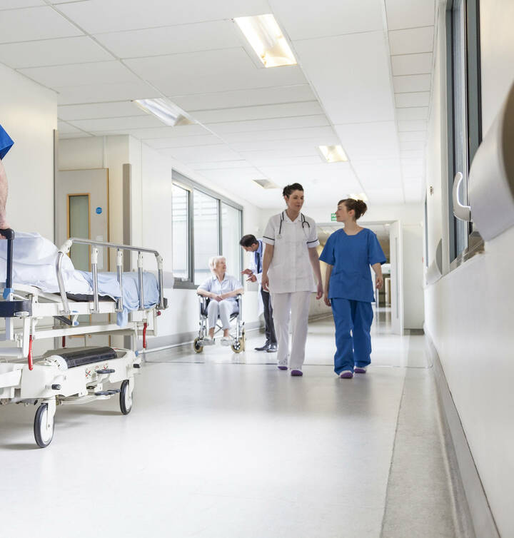 DBfK und Bundespflegekammer formulieren Forderungen für die Rückkehr der Krankenhäuser in den Regelbetrieb.