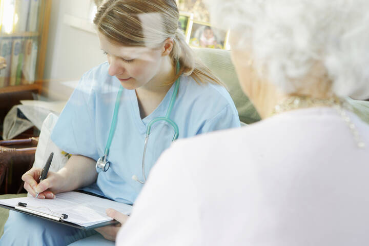 Mit einem Positionspapier und Runden Tisch macht der DPR auf die Notwendigkeit und Relevanz von Community Health Nurses aufmerksam. 