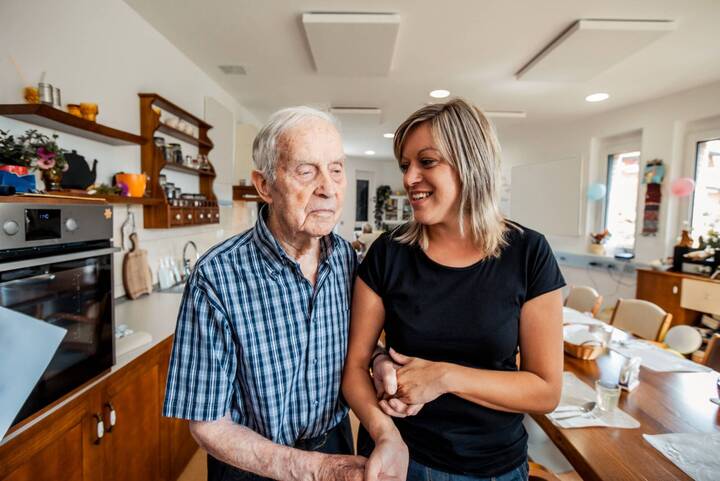 Ein Cochrane Review zeigt: Antikörper‑Therapien gegen Alzheimer haben wahrscheinlich keinen klinisch relevanten Nutzen und bergen Risiken.