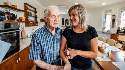 Das SET-Konzept in Pflegeheimen senkt Belastungen des Pflegepersonals und verbessert die Versorgung von Menschen mit Demenz.
