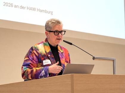 Auf einer Tagung des Wissenschaftsrats drängte DPR-Präsidentin Christine Vogler auf gesetzliche Reformen, um Community Health Nursing eine Perspektive in der Regelversorgung zu eröffnen.