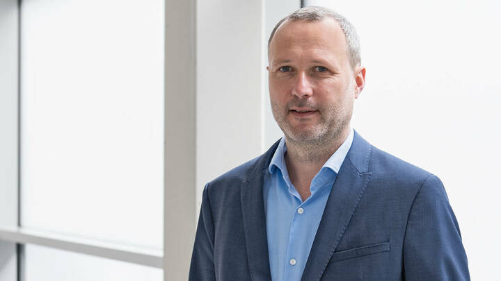 Patrick Jahn hat die Professur "Versorgungsforschung | Pflege im Krankenhaus" an der Martin-Luther-Universität Halle-Wittenberg angetreten.