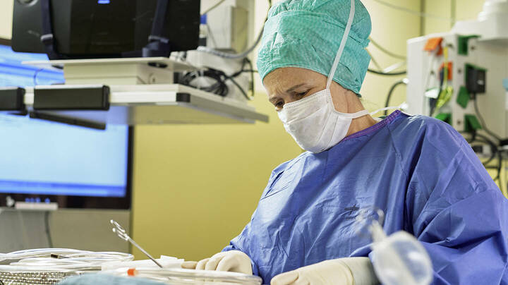 Die Sektion Pflege der DGIIN hat in einer Stellungnahme auf die "prekären" Arbeitsbedingungen in der Intensivpflege hingewiesen. 