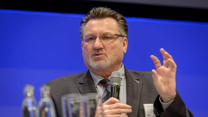 Franz Wagner mahnte in seiner Rede eine Aufwertung der Rolle der professionell Pflegenden sowie eine Anerkennung ihrer Kompetenzen an. 