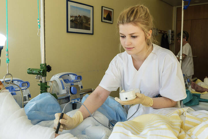 Ziel ist nicht, Ärzte zu entlasten, sondern die Pflegeprofession weiterzuentwickeln, argumentiert die Pflegekammer NRW.  Ziel ist nicht, Ärzte zu entlasten, sondern die Pflegeprofession weiterzuentwickeln, argumentiert die Pflegekammer NRW.