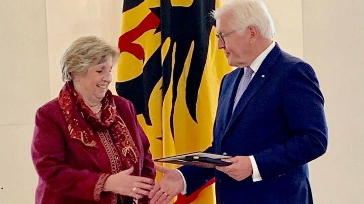 Gertrud Stöcker ist mit dem Verdienstkreuz 1. Klasse des Verdienstordens der Bundesrepublik Deutschland ausgezeichnet worden. 