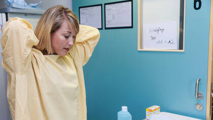 Eine RKI-Erhebung zeigt: In vielen Kliniken fehlt eine verbindliche Freistellung für Hygienebeauftragte aus dem Kreis der Pflegefachpersonen. Das gefährdet die Wirksamkeit des Hygienemanagements und die Prävention nosokomialer Infektionen.