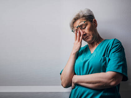 In Österreich sorgt die Schwerarbeitsregelung für Pflegekräfte für Kritik – ÖGKV-Präsidentin Potzmann nennt die Vorgaben kaum erfüllbar.