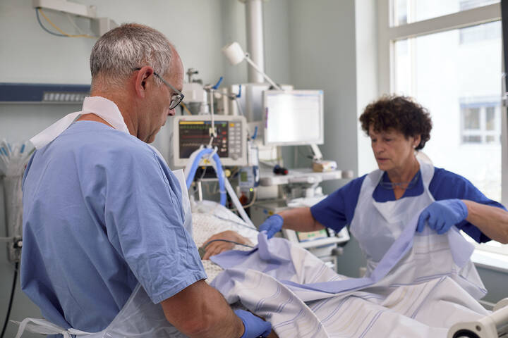 Der Sachverständigenrat der Bundesregierung fordert eine bessere Fachkräfteplanung, um künftigen Engpässen besser gegensteuern zu können. 