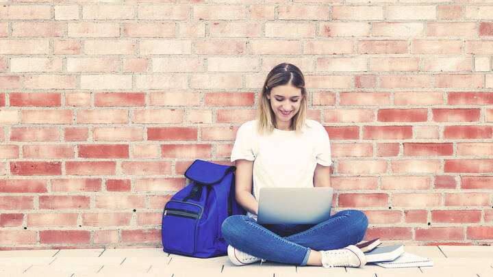 Zum bereits existierenden Fachkräftemangel in der Pflege kommt zusätzlich eine langsam prekärer werdende Situation in der Nachwuchsgewinnung. 