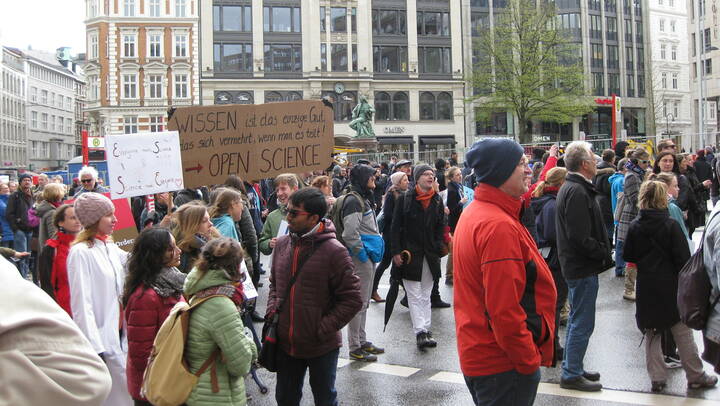 Tausende demonstrieren für freie Wissenschaft