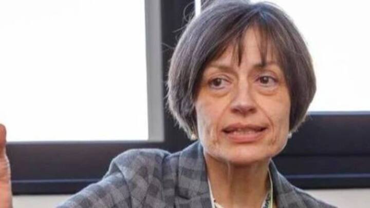 Zum 1. August 2025 übernimmt Sigrun Simolka die Professur für Angewandte Pflegewissenschaft an der Evangelischen Hochschule Dresden. Die Pflegewissenschaftlerin bringt langjährige Erfahrung in Forschung und Praxis ein.