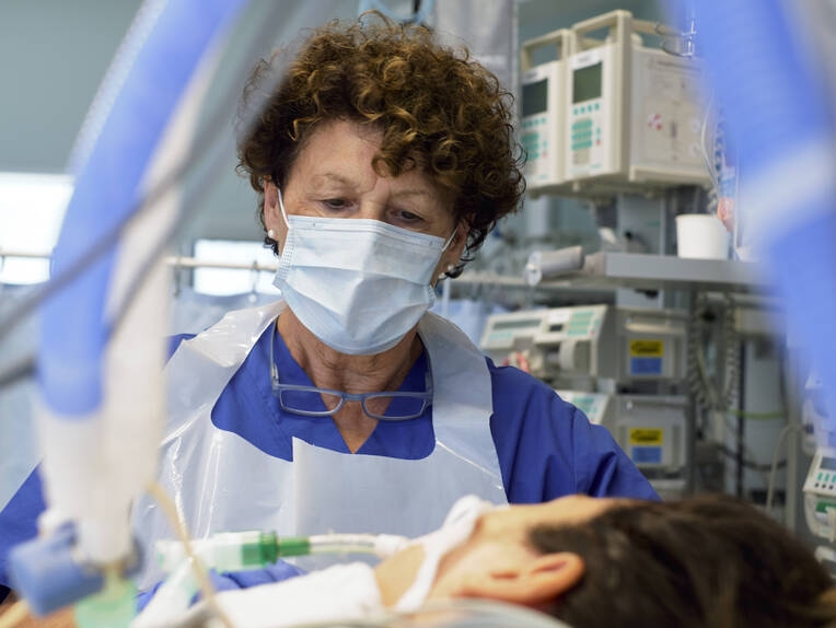 Die überarbeitete S3-Leitlinie zur invasiven Beatmung liefert neue Empfehlungen zu Therapie, Monitoring und Pflege bei respiratorischer Insuffizienz.