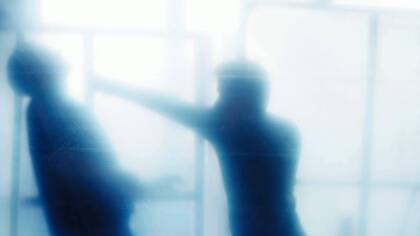 Umfragen zeigen mehr Übergriffe in Kliniken – Einrichtungen, Fachgesellschaften und Politik reagieren mit neuen Schutzmaßnahmen.