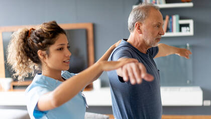 Charité startet Pflegepräventionsprojekt "PrävPfleg" mit dem Fokus, die Selbstständigkeit von Menschen im Alter zu stärken.