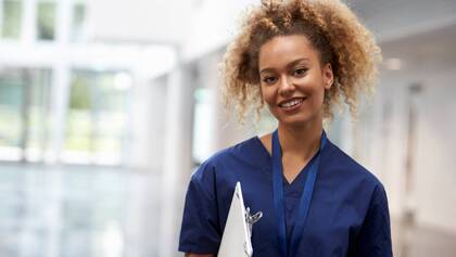 Rheinland-Pfalz fehlt qualifiziertes Pflegepersonal. Stellen sind monatelang unbesetzt. Die Bundesagentur für Arbeit setzt auf faire Migration. Rheinland-Pfalz fehlt qualifiziertes Pflegepersonal. Stellen sind monatelang unbesetzt. Die Bundesagentur für Arbeit setzt auf faire Migration.