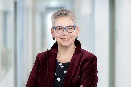 In einem Impulspapier beschreibt der DPR Maßnahmen und Ziele für die künftige Rolle der Pflegeberufe: "Die pflegerische Versorgung ist eine gesamtgesellschaftliche Aufgabe", sagt DPR-Präsidentin Christine Vogler.