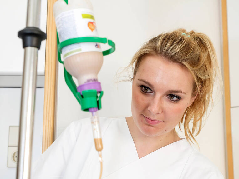 Eine erfolgreiche enterale Ernährungstherapie setzt eine sorgfältige Planung und Durchführung entsprechend evidenzbasierter Leitlinien voraus.
