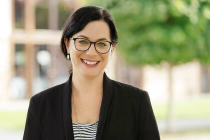 Rücktritt im Vorstand der Pflegekammer Rheinland‑Pfalz: Vorstandsmitglied Nina Benz kritisiert Verfahrensabläufe und Transparenz. Die Entscheidung fällt vor dem Hintergrund massiver IT‑Probleme bei der Mitgliederbefragung.