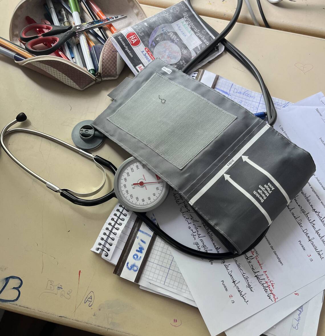 x_Blutdruckmessgeraet_c_Berliner_Krankenhausgesellschaft.jpg