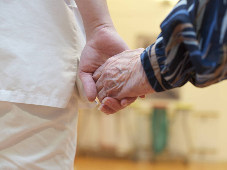Schmerzen im Alter evidenzbasiert behandeln