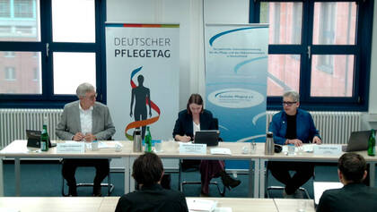 Pressegespräch am Vortag der GMK (v. re.): Christine Vogler, Katharina Schenk, Jürgen Graalmann (Veranstalter) Vogler hebt Bedeutung der GMK zur Stärkung der Pflegeprofession hervor