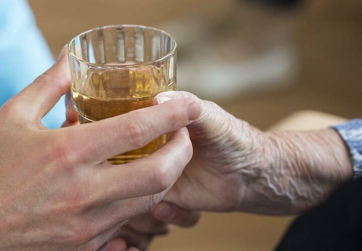 Richtiger Umgang mit suchtgefährdeten alten Menschen