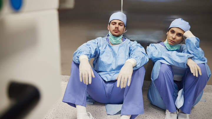 Die DIVI gibt inhaltliche, organisationale und strukturelle Empfehlungen, wie die Einführung eines klinischen Kriseninterventionsteams gelingen kann.