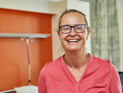 Das Projekt „Starke Pflege“ der Universitäts­medizin Göttingen will Arbeits­bedingungen, -zufriedenheit und -fähigkeit des Pflegepersonals verbessern. 