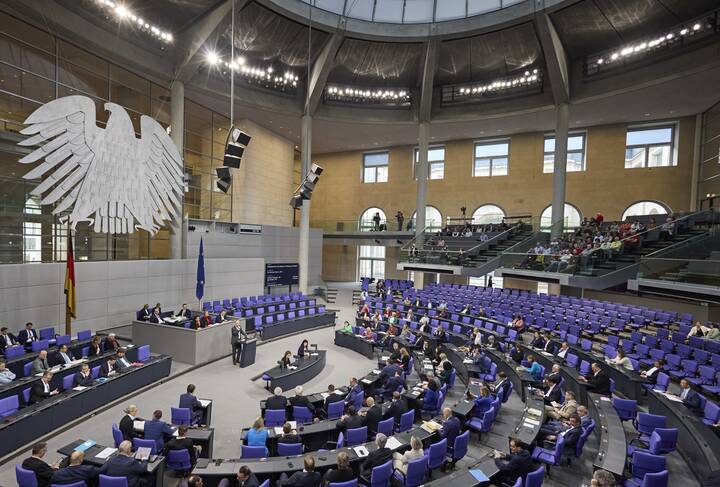 Fast alle Fachpolitiker forderten gestern im Bundestag ein Pflegeassistenzgesetz. Die Chancen für den Vorschlag der geplatzten Ampel stehen jedoch schlecht.