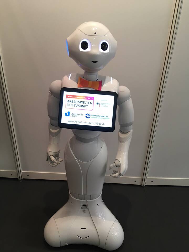 Digitale Helfer und Pflegeroboter sind willkommen