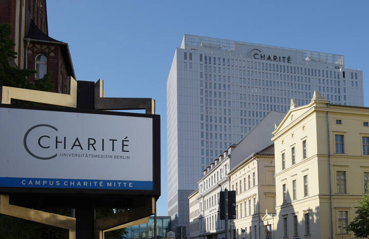 An der Charité streiten Klinikleitung und Verdi über die Zukunft des Tarifvertrags Entlastung für Pflegekräfte.