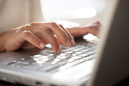 Das Register soll nicht nur den Überblick über Qualifikationen und Kapazitäten verbessern, sondern auch die weitere Professionalisierung der Pflege vorantreiben. Das Register soll nicht nur den Überblick über Qualifikationen und Kapazitäten verbessern, sondern auch die weitere Professionalisierung der Pflege vorantreiben.
