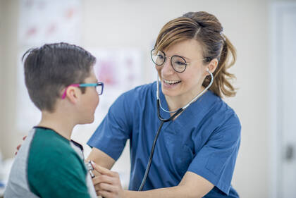 Das Bündnis Kinder- und Jugendgesundheit legt ein umfassendes Maßnahmenpaket vor, um dem Fachkräftemangel in der Kinderkrankenpflege und medizinischen Versorgung entgegenzuwirken – mit Fokus auf Ausbildung, Digitalisierung und sektorenübergreifende  Das Bündnis Kinder- und Jugendgesundheit legt ein umfassendes Maßnahmenpaket vor, um dem Fachkräftemangel in der Kinderkrankenpflege und medizinischen Versorgung entgegenzuwirken – mit Fokus auf Ausbildung, Digitalisierung und sektorenübergreifende Strukturen.