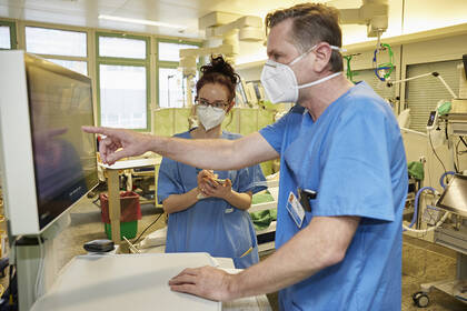 Die Umsetzung von Entlastungstarifverträgen ist anspruchsvoll und ob sie einen Beitrag zum Problem des Pflegepersonalmangels leisten können, ist fraglich. 