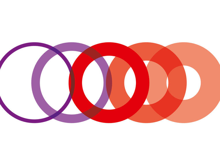 Die Universitätsmedizin Göttingen setzt auf die generalistische Pflegeausbildung mit pädiatrischem Schwerpunkt. Absolventen erhalten einen umfassenden Abschluss und sammeln gleichzeitig praktische Erfahrung in der Kinderkrankenpflege.