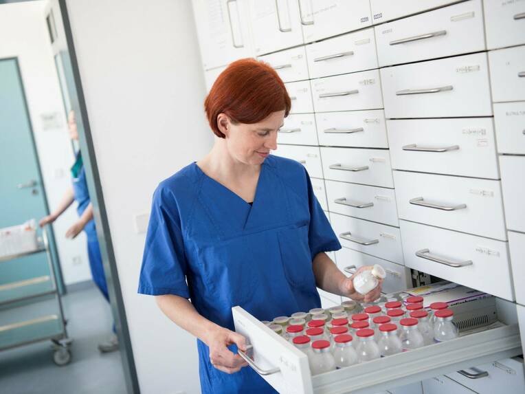Standardisierte Module sollen Pflegenden den Erwerb erweiterter Kompetenzen zur Ausübung heilkundlicher Aufgaben ermöglichen.